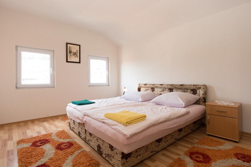 Apartment Em