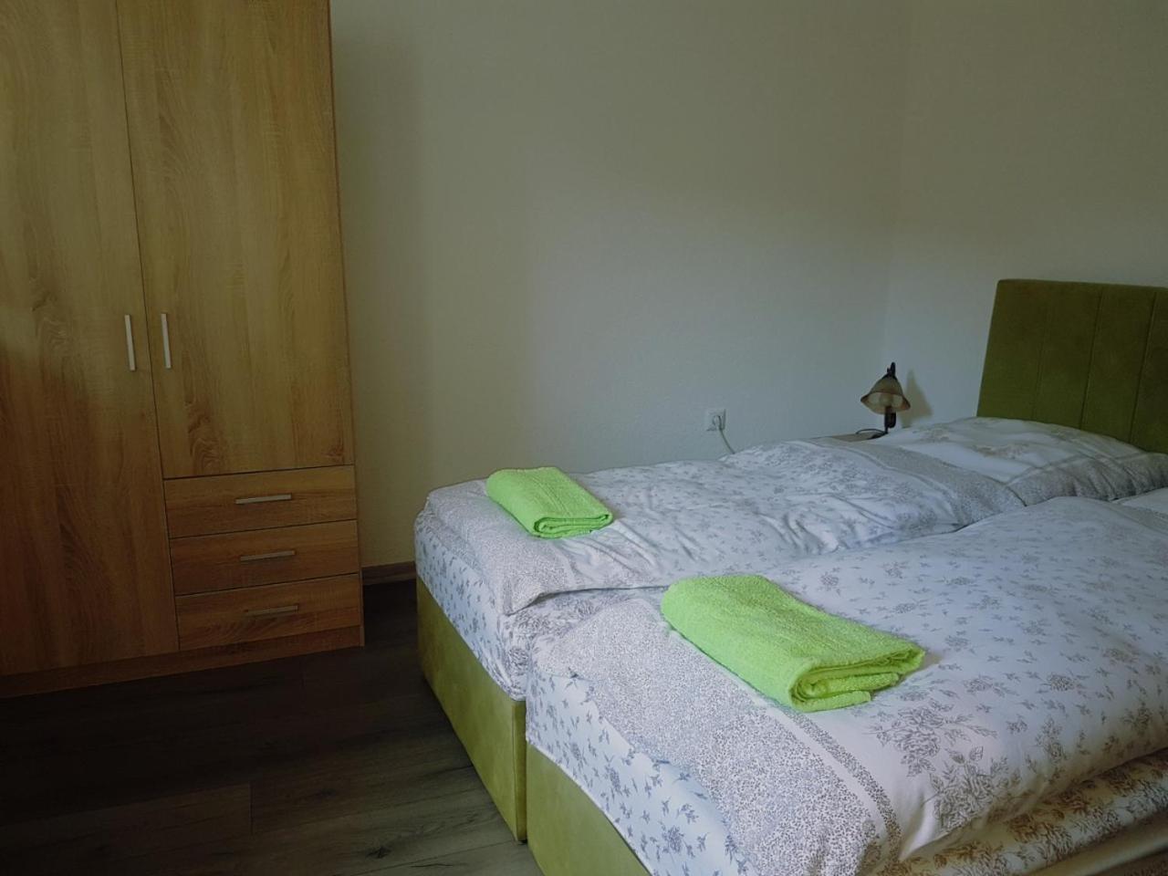 Em Apartment *