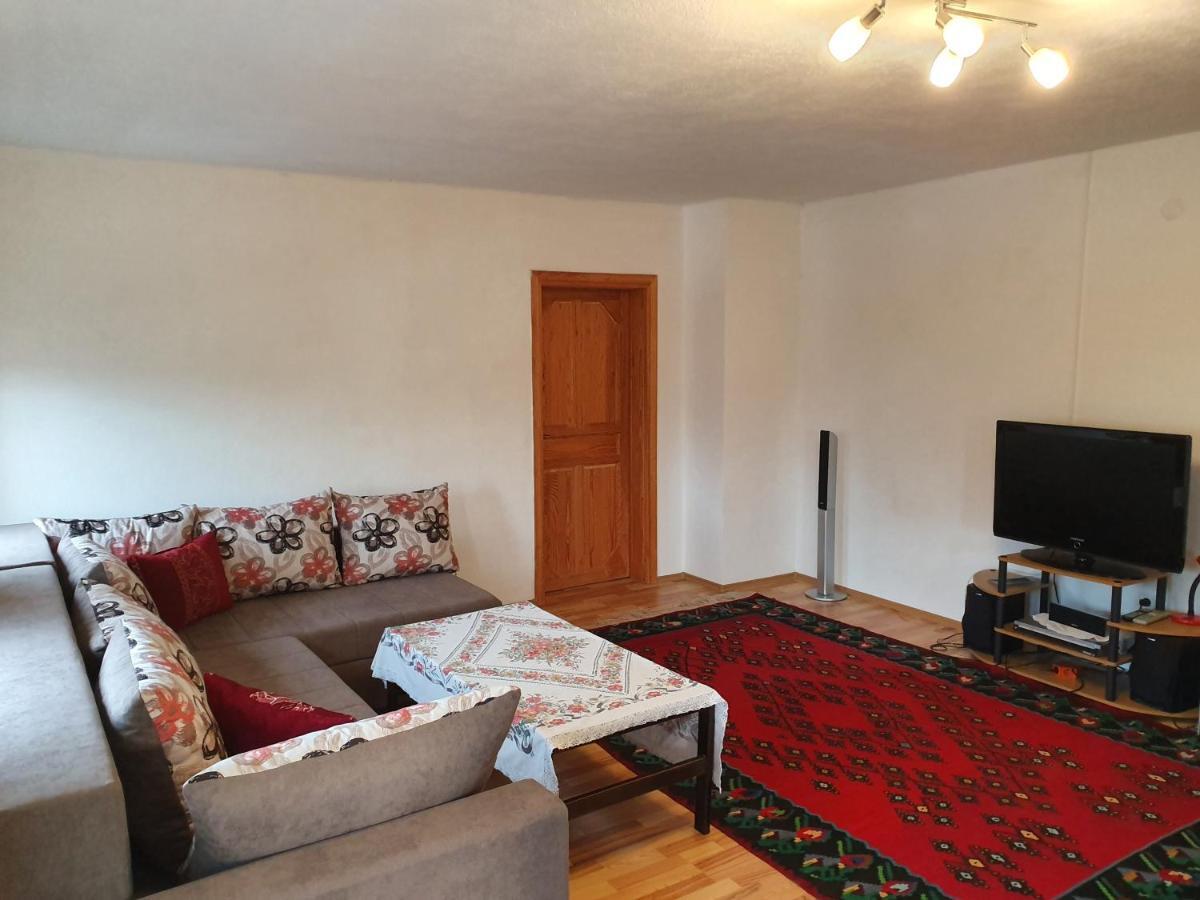 Apartment Em